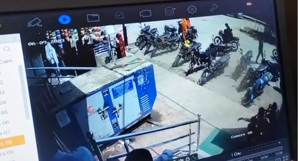तीन लाख की उठाईगिरीः ठेकेदार का रुपयों से भरा बैग पलक झपकते पार, पुलिस खंगाल रही सीसीटीवी फुटेज