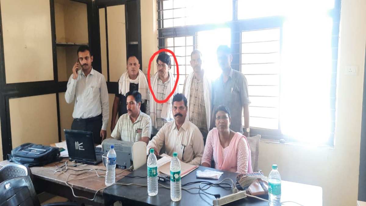 MP में ‘सरकारी सिस्टम’ को रिश्वत की भूख: सचिव 3 हजार घूस लेते रंगे हाथों गिरफ्तार, बगैर पैसे लिए नहीं होता कोई काम!