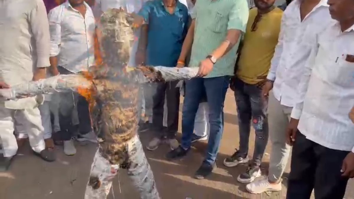 नगर पालिका में भ्रष्टाचार का आरोप: कांग्रेस कार्यकर्ताओं ने मंत्री भूपेंद्र सिंह का फूंका पुतला, अध्यक्ष और CMO के खिलाफ लगाए मुर्दाबाद के नारे
