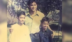 पहचान कौन? ऋतिक रोशन के साथ खड़े इस छोटे बच्चे को आपने पहचाना, आज बन चुके हैं दमदार एक्टर