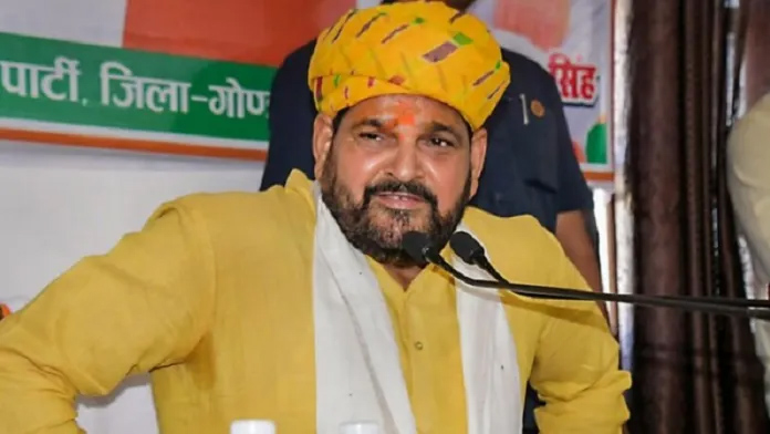Delhi News: महिला पहलवान को लेकर बृजभूषण के घर पहुंची पुलिस