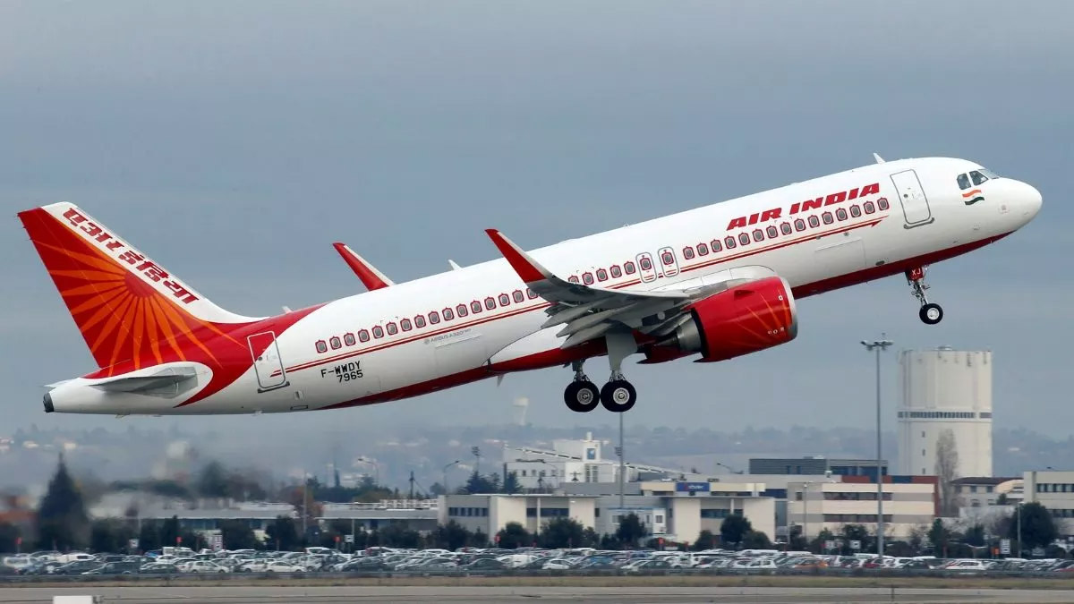 Delhi News: एयर इंडिया के विमान में पेशाब करने वाला गिरफ्तार