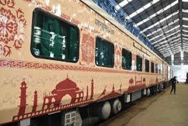 दिल्ली सरकार की सीएम तीर्थ यात्रा स्पेशल ट्रेन 11 महीने बाद हुई रवाना