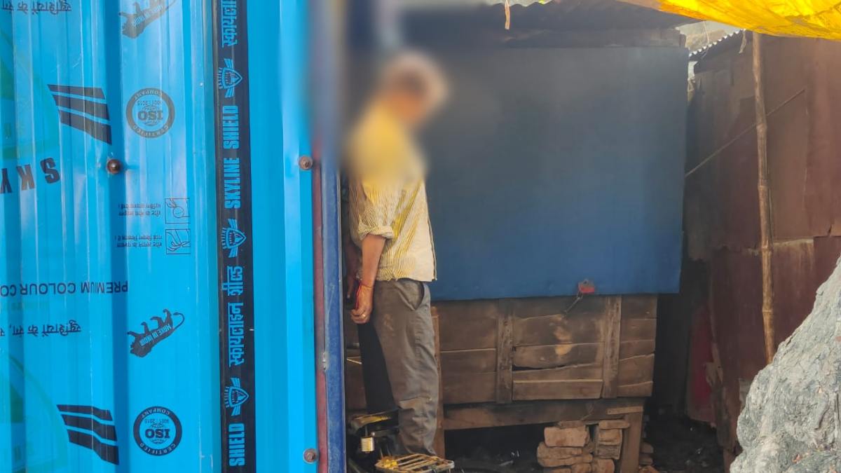 MP : गुमटी में लटका मिला व्यक्ति का शव, रस्सी से बंधे थे दोनों हाथ, जांच में जुटी पुलिस