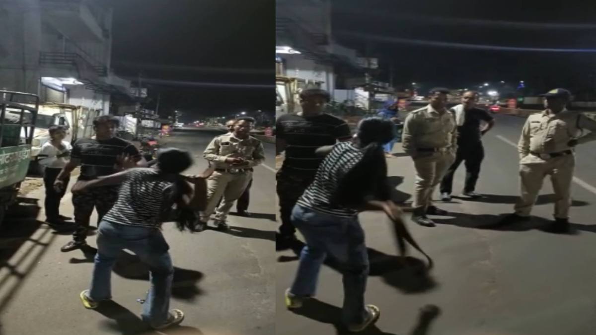 पति की बीच सड़क पर पिटाई, VIDEO: गर्लफ्रेंड के साथ घूमते देख पत्नी ने धारण किया रौद्र रूप, बेल्ट से पीटा, तमाशा देखती रही पुलिस