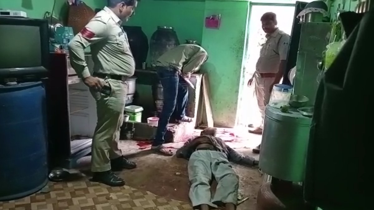 नशे के खातिर रिश्तों का कत्ल: शराब के लिए पैसे न देने पर बेटे ने की पिता की पीट-पीटकर हत्या, आरोपी फरार 