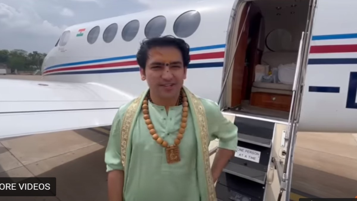 एकांतवास से वापस लौटे बागेश्वर धाम के पंडित धीरेन्द्र कृष्ण शास्त्री VIDEO: सनातन धर्म पर लिखी किताब, जानिए क्या कहा….  