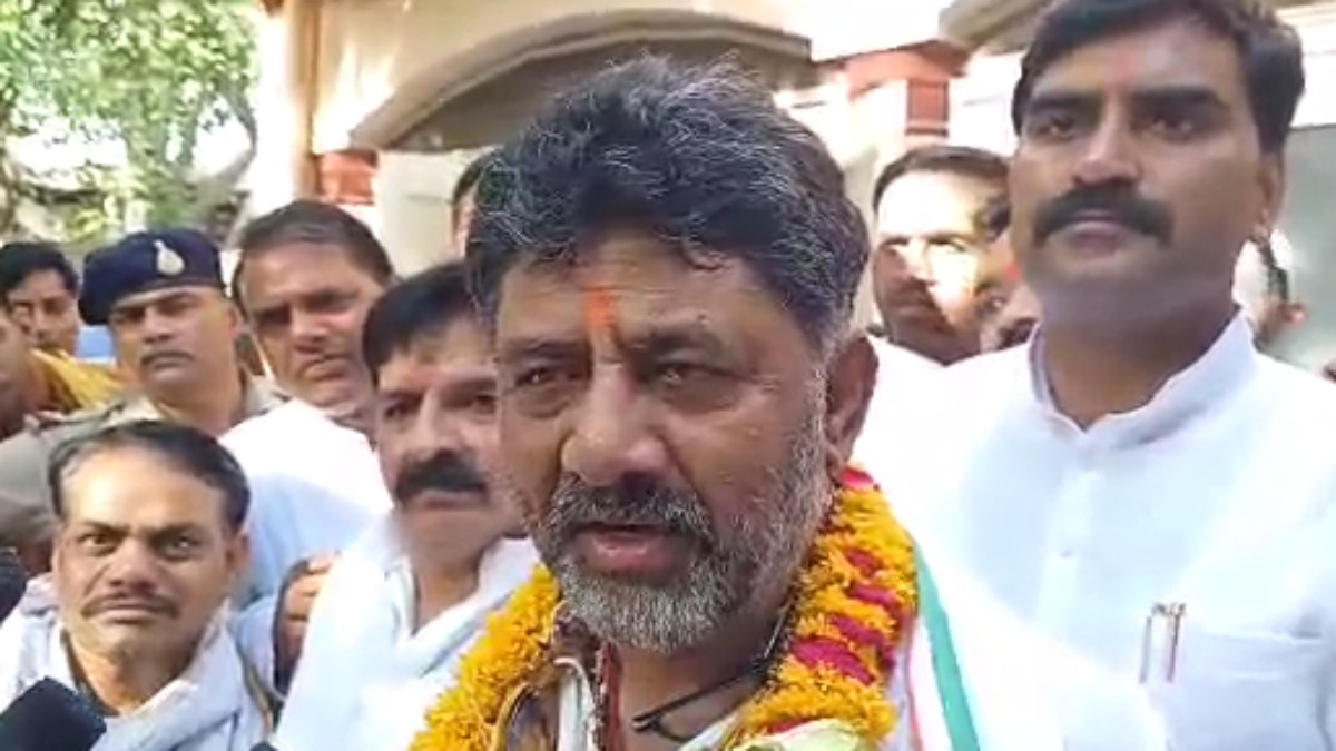 एमपी में कर्नाटक के डिप्टी सीएम डीके शिवकुमार ने कहा- हिंदुत्व पर किसी एक पार्टी का अधिकार नहीं, कांग्रेस धर्मनिरपेक्षता पर करती है विश्वास 