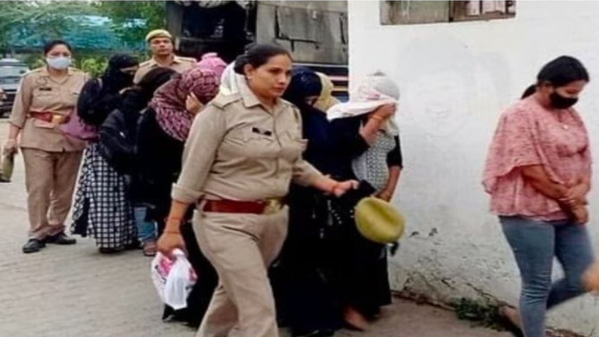 पहले देते थे नौकरी, फिर ज्यादा पैसों का लालच देकर कराते थे अनैतिक कार्य, हुआ चौंकाने वाला खुलासा