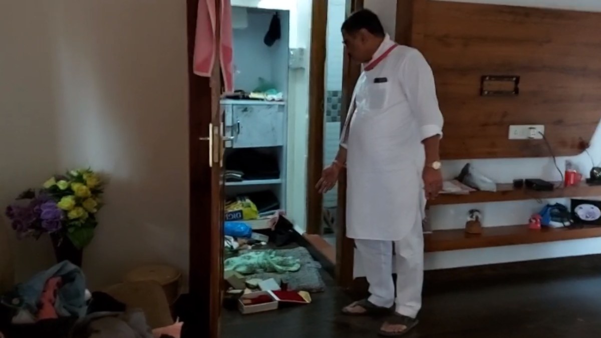 पूर्व सरपंच के यहां हुई 50 लाख की डकैती: बदमाशों ने घर में मौजूद दंपत्ति के हाथ पैर बांधकर वारदात को दिया अंजाम, विरोध करने पर तानी बंदूक