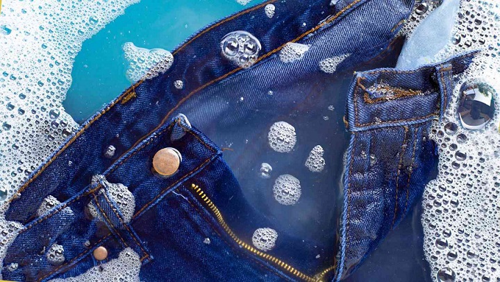 How To Wash Jeans- यूथ को होता है अपनी डेनिम से बहुत प्यार, इसे धोते समय रखें खास ख्याल नहीं तो पहनने लायक नहीं रहेगी आपकी जीन्स, जैकेट