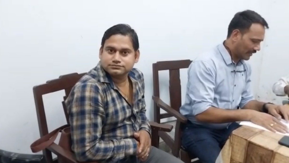 आबकारी विभाग का बाबू गिरफ्तार: लोकायुक्त ने 5 हजार की रिश्वत लेते रंगे हाथों पकड़ा, आरक्षक से इस काम के बदले मांगे थे पैसे