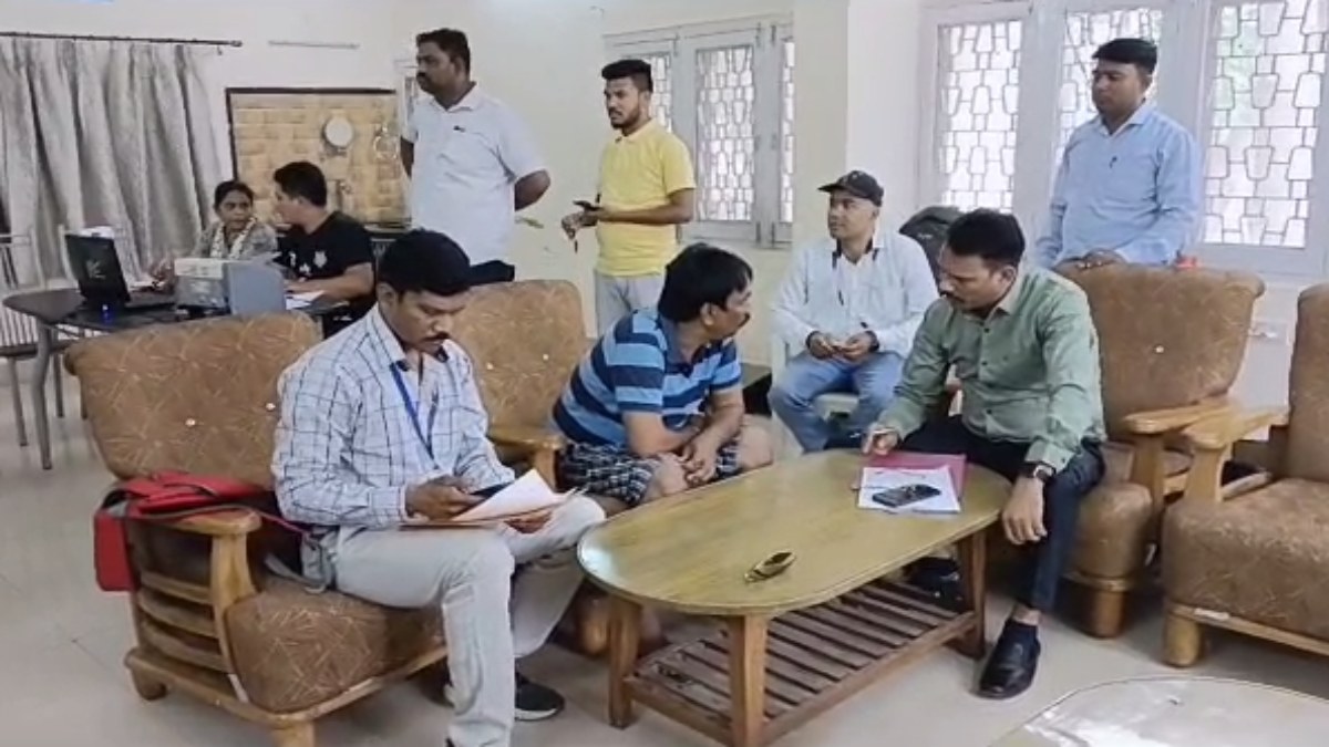 लोकायुक्त की कार्रवाई: कृषि विभाग का विस्तारक अधिकारी पांच हजार की रिश्वत लेते रंगे हाथ गिरफ्तार