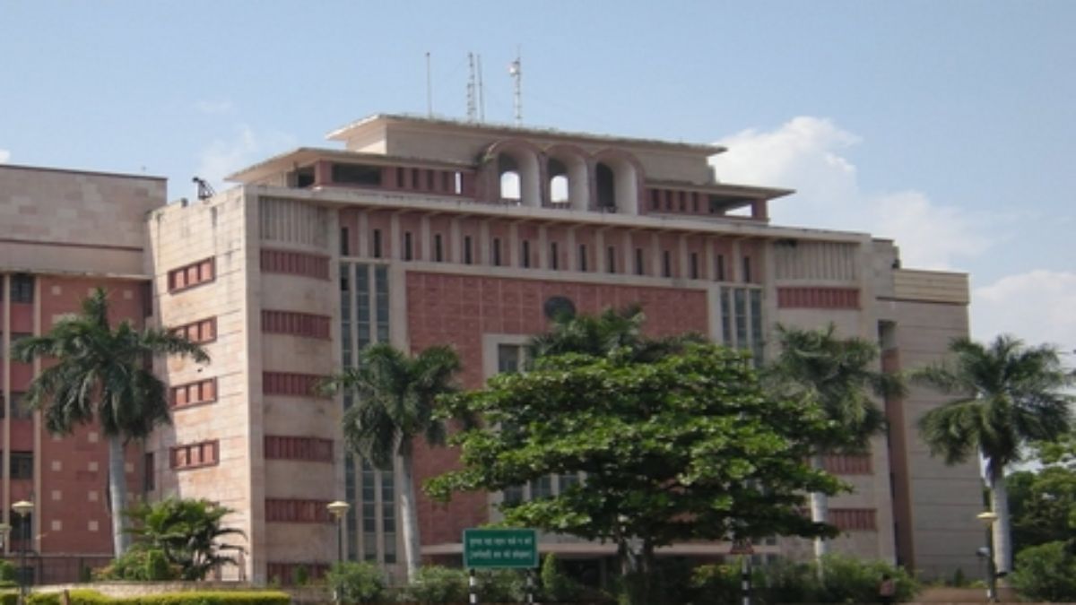 IAS TRANSFER BREAKING:लोकसभा चुनाव से पहले MP में 12 अफसरों का तबादला, 6 जिलों के कलेक्टर बदले गए, देखिए पूरी लिस्ट
