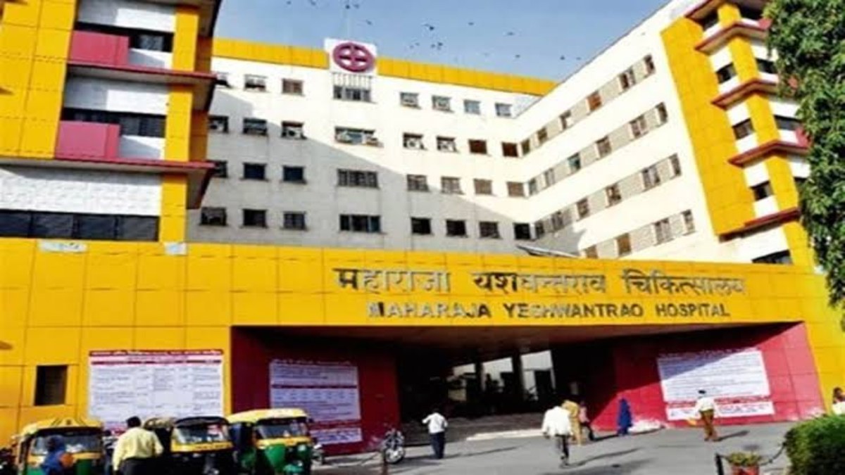 इंसानियत शर्मसार: अस्पताल में स्ट्रेचर से शव को पोस्टमार्टम रूम में ले जाने के लिए गुटखे की मांग, इलाज के दौरान हुई थी बच्ची की मौत     