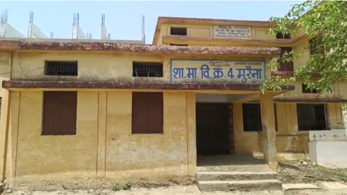 स्कूली छात्राओं को बाहर के लड़कों से बात करने से मना करते थे शिक्षक, बदमाशों ने पत्र भेजकर दी धमकी, एक टीचर को मार चुके हैं गोली