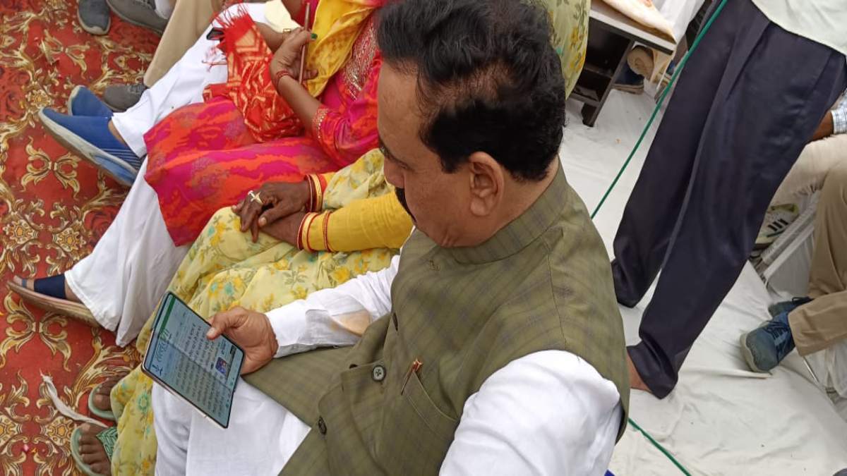 Lalluram.com खबरों में सबसे आगे: गृहमंत्री नरोत्तम मिश्रा लल्लूराम के माध्यम से हर गतिविधियों पर रखते हैं नजर, न्यूज पढ़ते तस्वीर वायरल