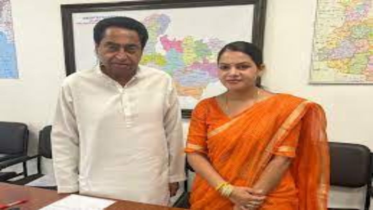 MP के पूर्व राज्यपाल की बहू का बीजेपी से मोहभंग ! जिला पंचायत सदस्य ने पोस्टर से हटाया चुनाव चिन्ह, कमलनाथ से मुलाकात की तस्वीर वायरल