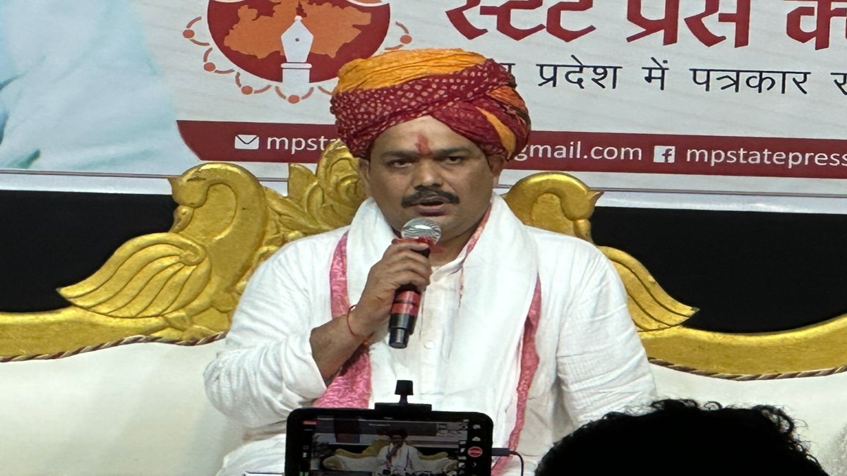 इंदौर में पंडोखर सरकार का लगेगा दिव्य दरबार: ओडिशा रेल हादसे पर कहा- मुझे किसी एजेंसी में स्थापित कर दें तो… दरबार लगाने वालों को दी खुली चुनौती, हिंदू राष्ट्र और लव जिहाद पर कही ये बात