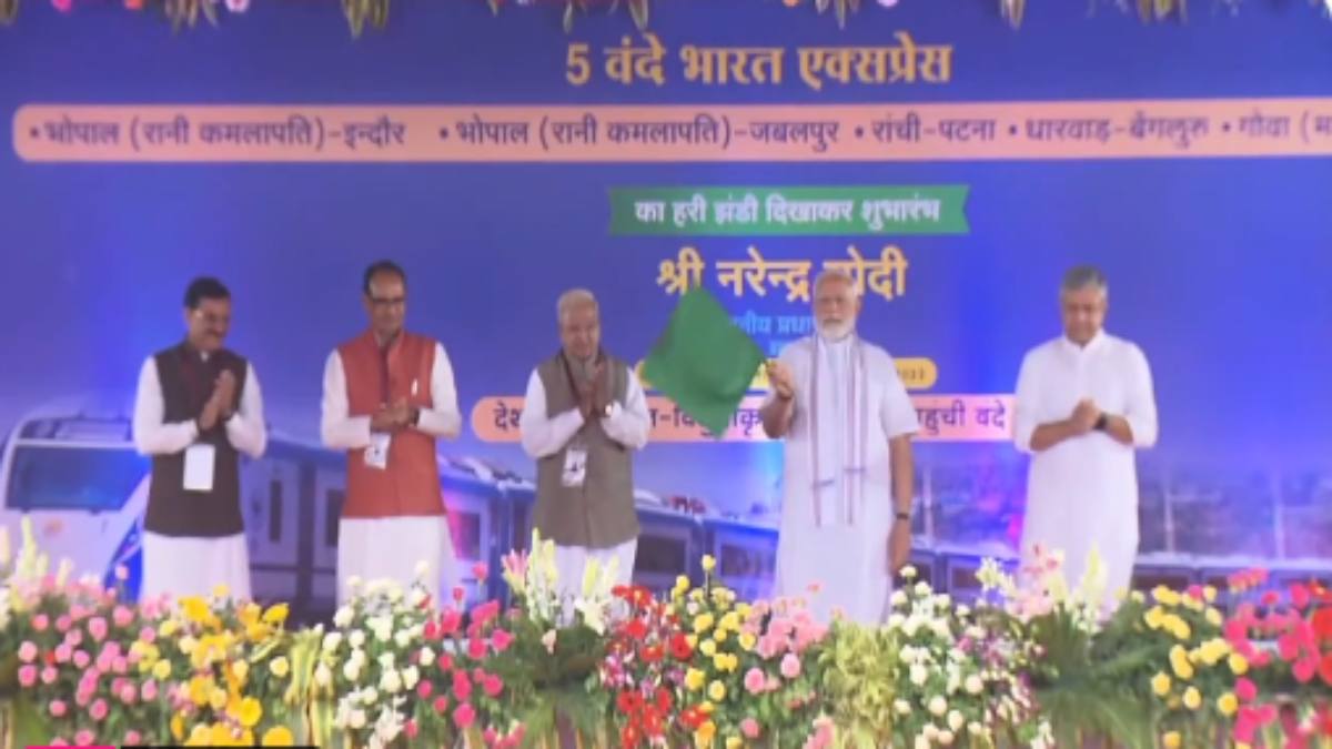 MP को 2 और वंदे भारत की सौगात: पीएम मोदी ने भोपाल में 5 ट्रेन को दिखाई हरी झंडी, छात्रों से की मुलाकात