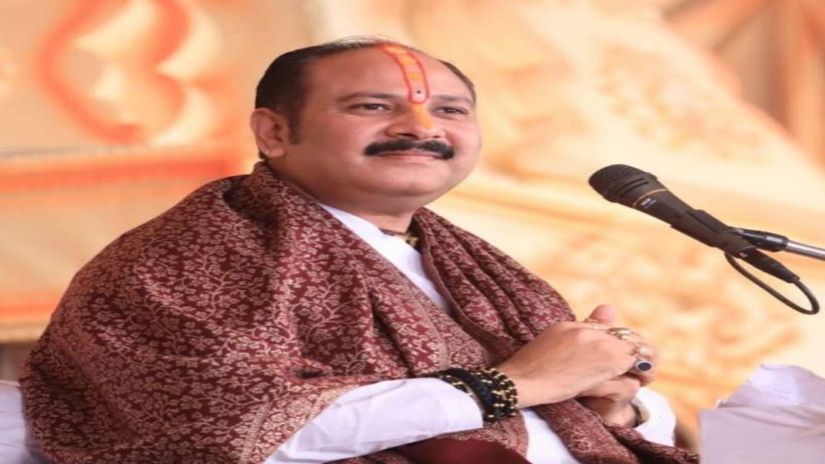 प्रदीप मिश्रा का विवादित बयान: दिल्ली की थी साक्षी जिसे 40 बार चाकू मार दिया, अगर महाराष्ट्र की बेटी होती तो गला काटकर आ जाती