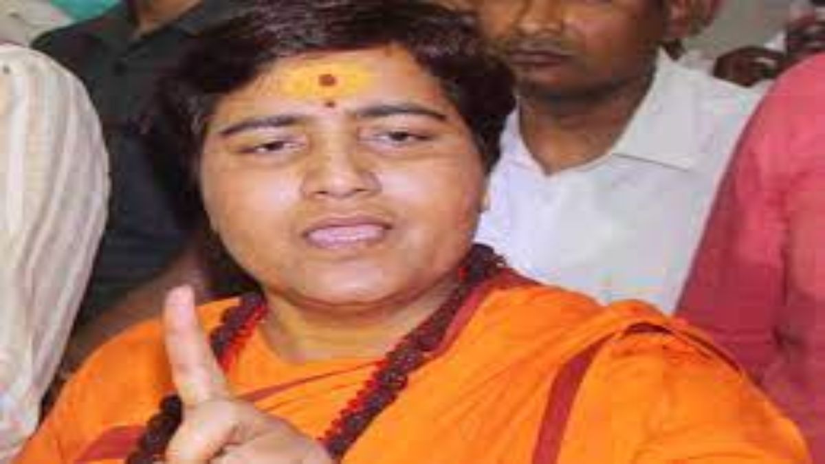 सांसद साध्वी प्रज्ञा ने अकासा एयरलाइंस के ड्यूटी मैनेजर और स्टाफ पर दुर्व्यवहार के लगाए आरोप, केंद्रीय विमानन मंत्री सिंधिया को ट्वीट कर दी जानकारी