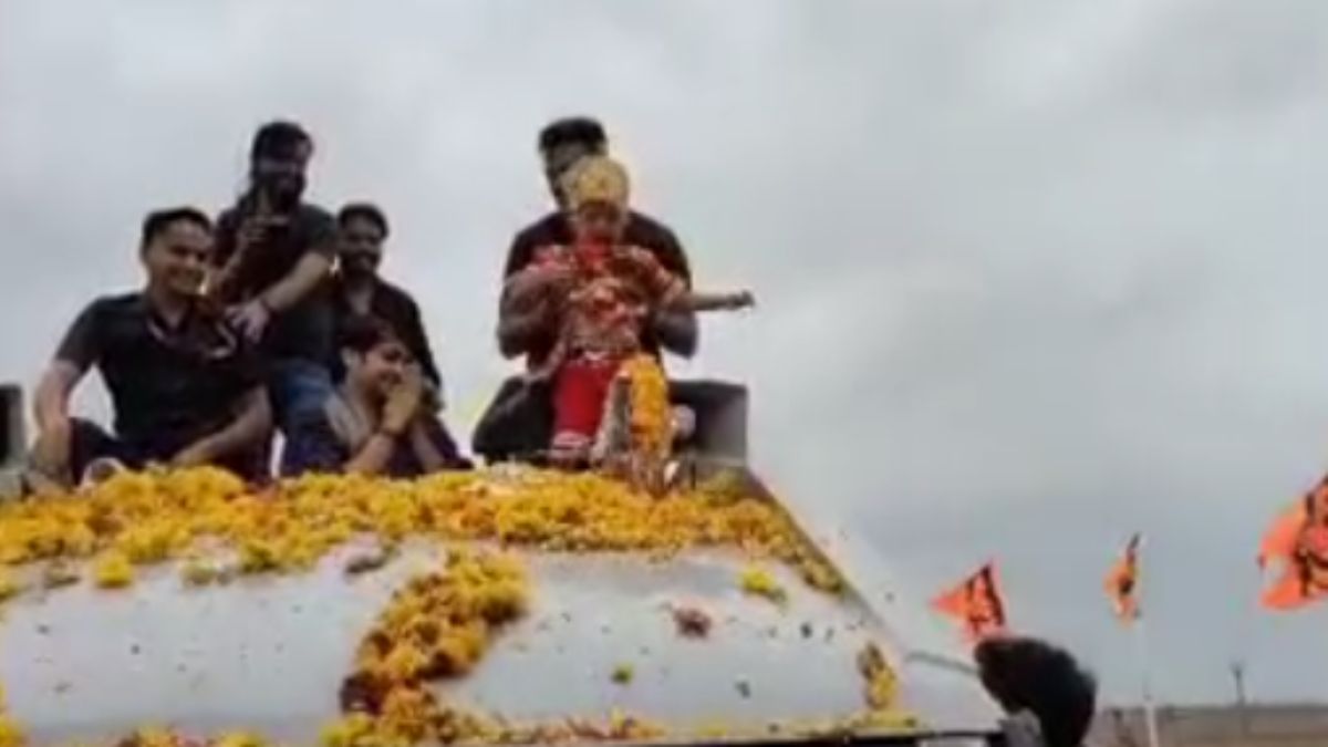 …जब नन्हे हनुमान ने पंडित धीरेंद्र शास्त्री को दिखाया गुस्सा: बागेश्वर धाम सरकार ने भी जोड़ लिए हाथ, देखिए वीडियो