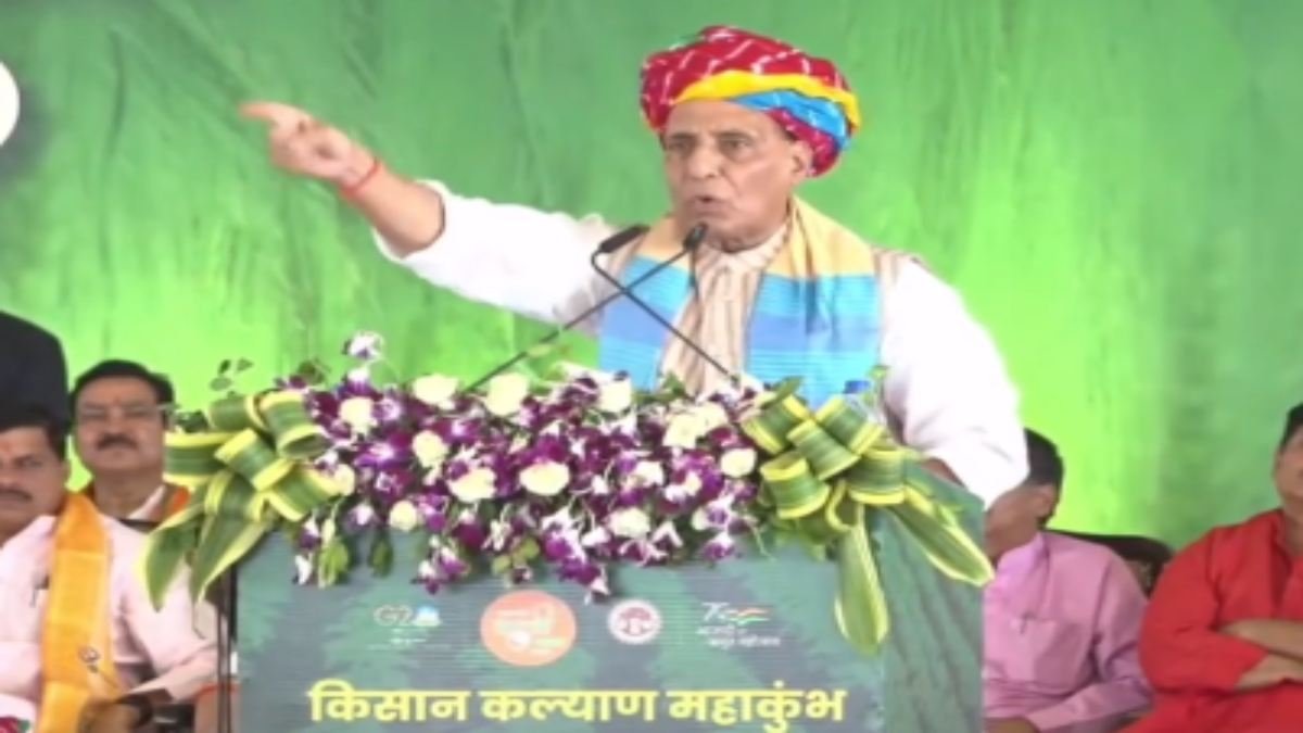 राजगढ़ में राजनाथ सिंह: कहा- किसान भारत का भाग्य विधाता, प्रियंका गांधी पर साधा निशाना, कुछ लोग मौसमी हिन्दू, पहले नहीं आई नर्मदा की याद, एमपी में इस बार अधिक सीटें जीतेगी बीजेपी