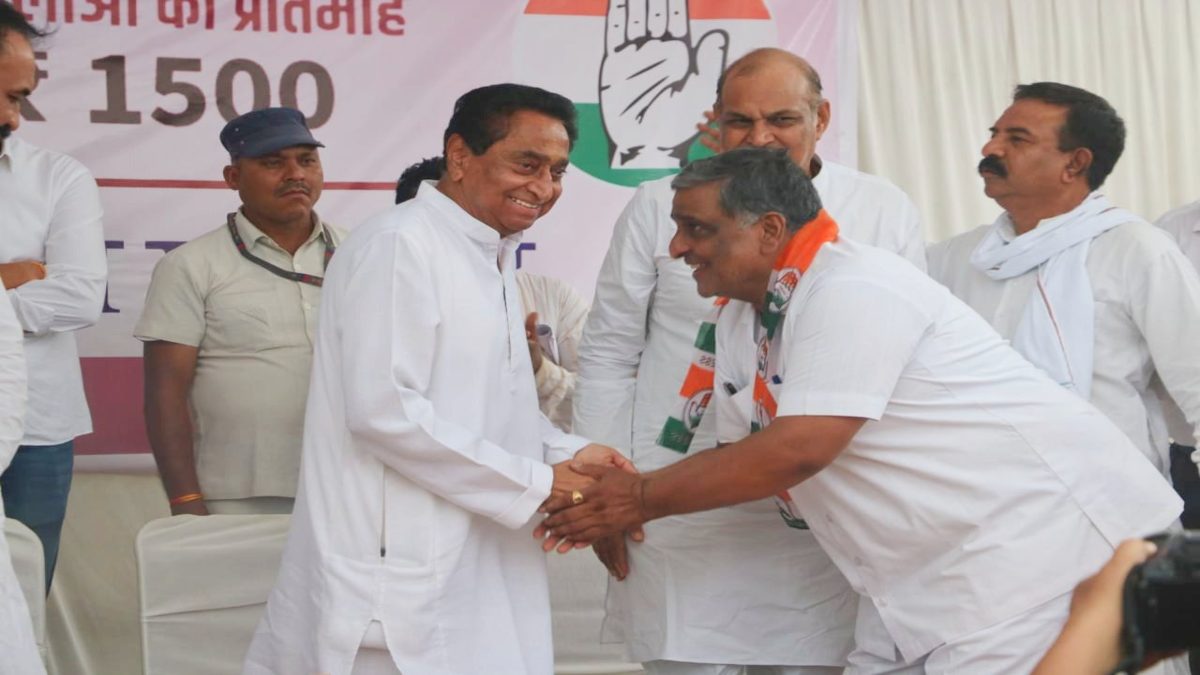 सिंधिया समर्थक की घर वापसी: बीजेपी जिला उपाध्यक्ष ने थामा कांग्रेस का हाथ, पीसीसी चीफ कमलनाथ ने दिलाई सदस्यता, कहा- कांग्रेस मेरी जननी