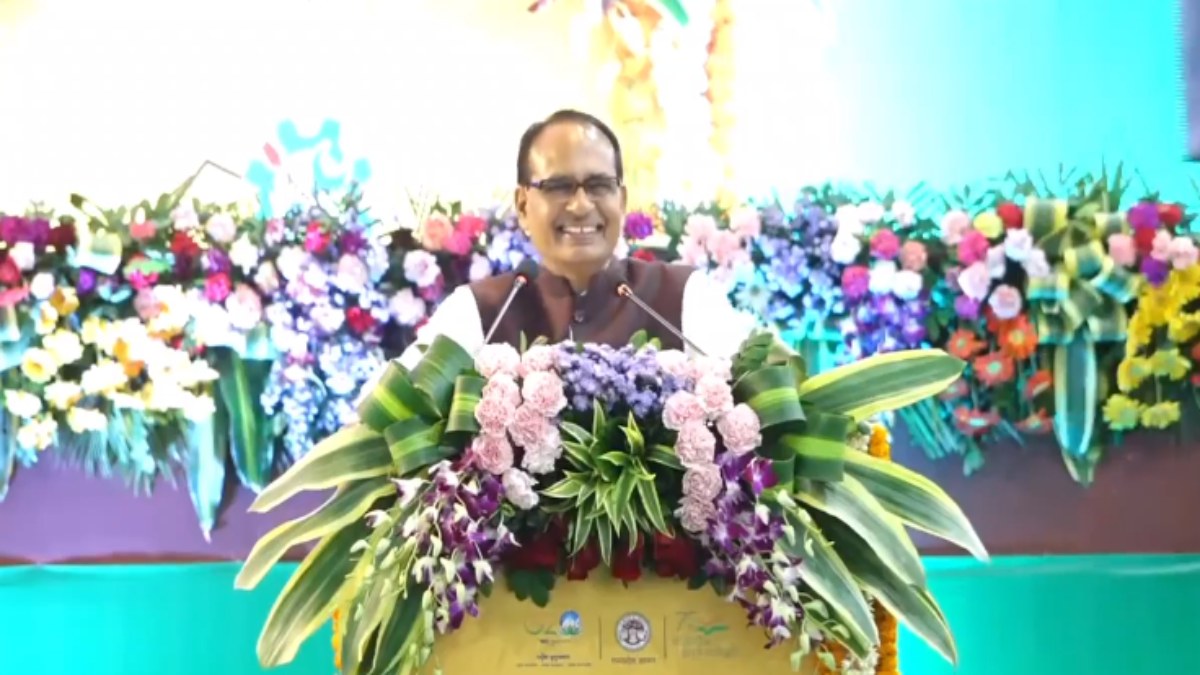 MP में रोजगार सहायकों की चांदी: मानदेय दोगुना, सेवा नहीं होगी समाप्त और सचिवों की भर्ती पर 50% आरक्षण, CM शिवराज ने किया ऐलान