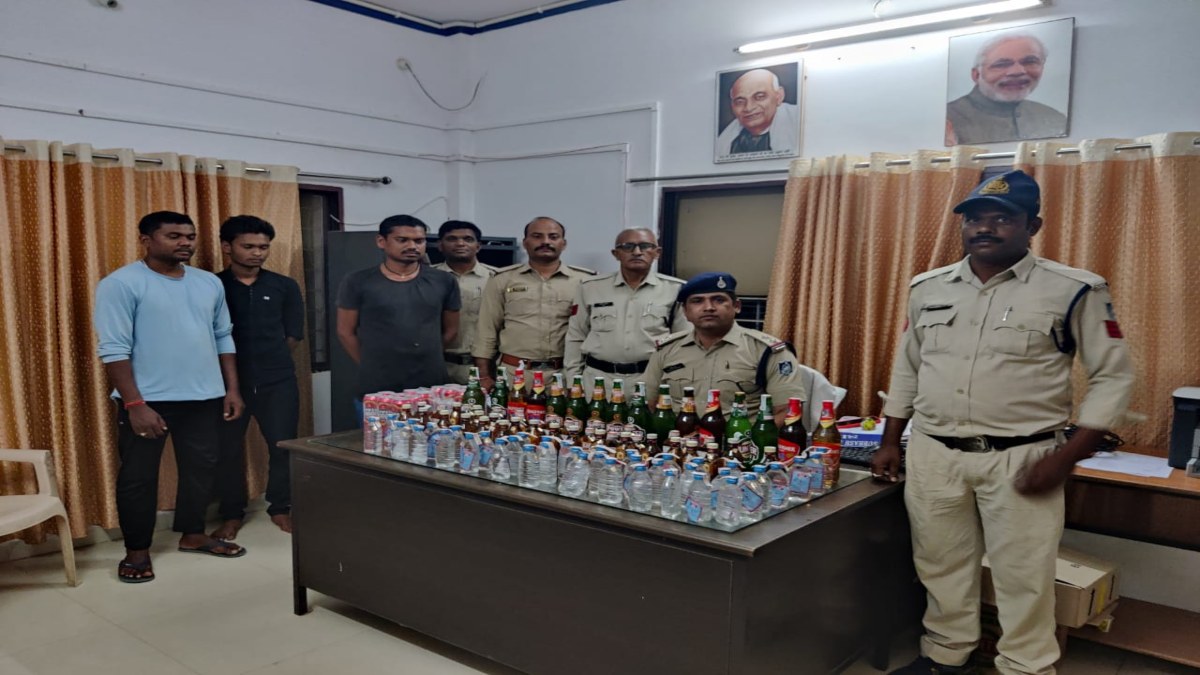 MP में नशे के खिलाफ एक्शन में पुलिस: भारी मात्रा में अवैध शराब जब्त, 4 के खिलाफ मामला दर्ज, शराब माफियाओ में मचा हड़कंप, इधर एसपी की स्पेशल टीम ने भारी मात्रा में प्रतिबंधित नशीली इंजेक्शन की जब्त 