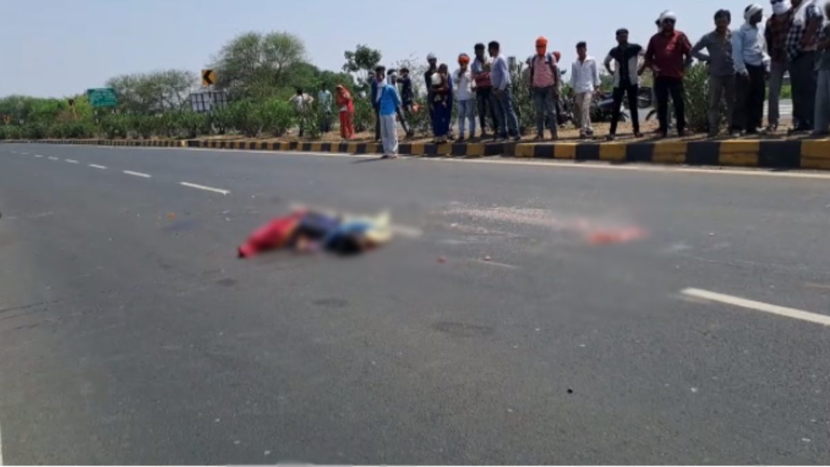 सड़क हादसे में 2 युवतियों की मौत: ट्रक ने पीछे से बाइक को मारी टक्कर, गाड़ी चला रहा युवक घायल