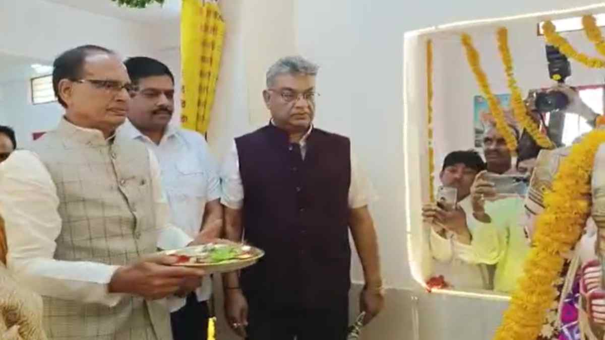 भगवान सहस्रबाहु मंदिर के विकास और सामुदायिक भवन का CM शिवराज ने किया भूमिपूजन: महासम्मेलन में कलचुरी समाज ने बोर्ड, टिकट समेत रखी कई मांगें