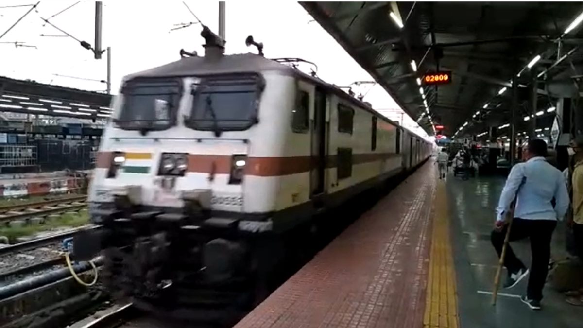 Odisha Train Accident: हादसे के कारण एक्सप्रेस ट्रेन रद्द और कुछ गाड़ियां हुई परिवर्तित, देखें लिस्ट…