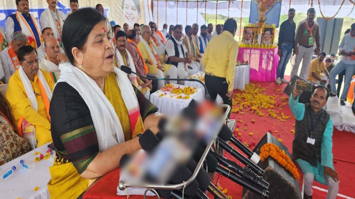 ‘लाडली बहना सेना’: मंत्री उषा ठाकुर बोलीं- 21 सदस्यों की बनेगी टोली, सिखाएंगे लाठी और तलवार चलाना, लव जिहाद को भी रोकेंगी महिलाएं