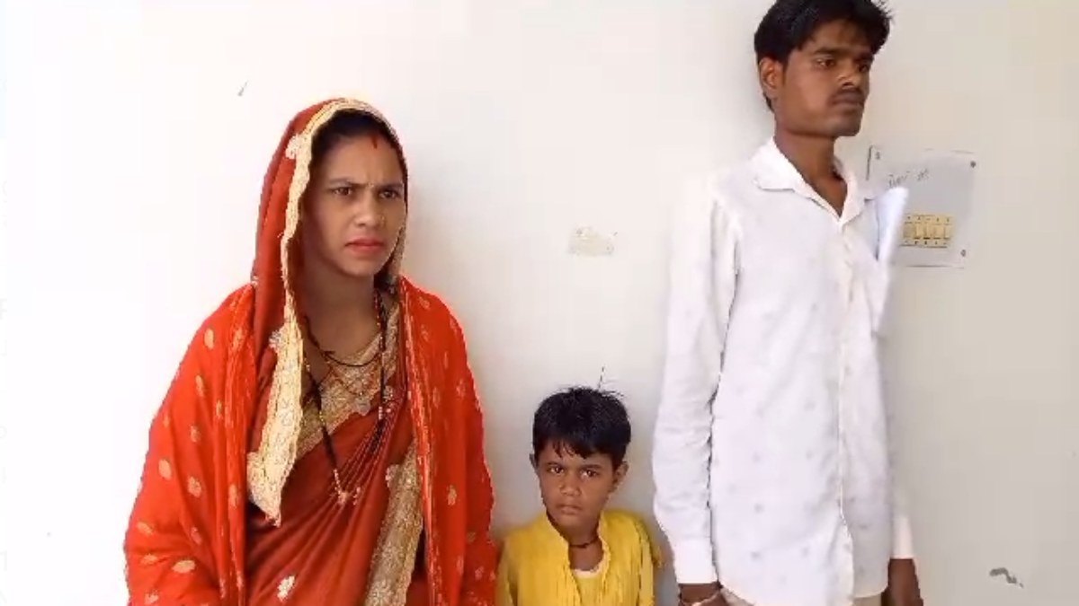 मैं जिंदा हूं साहब… लापरवाह सिस्टम ने महिला को कागजों में किया मृत घोषित, अब जिंदा होने का सबूत लेकर दर-दर भटक रही गर्भवती महिला 