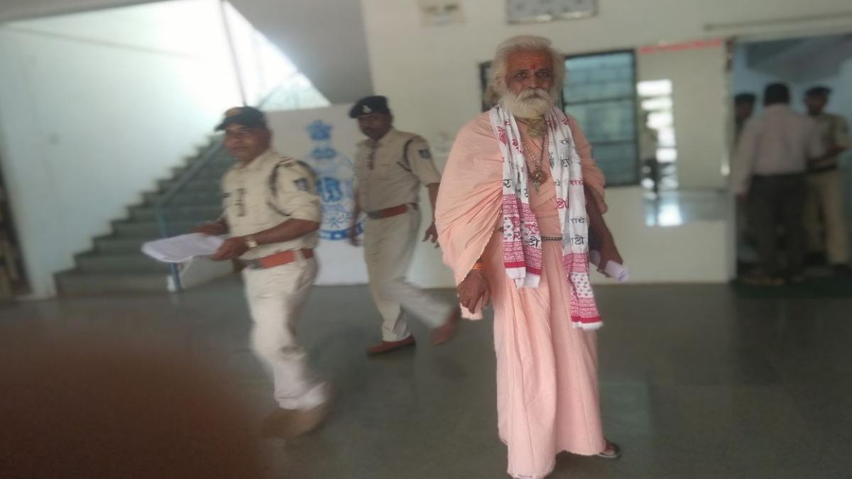 भू-माफिया ने संत के साथ की मारपीट: भतीजे ने काटकर नर्मदा नदी में फेंकने की दी धमकी, पीड़ित ने पुलिस और अधिकारियों पर भी लगाए गंभीर आरोप