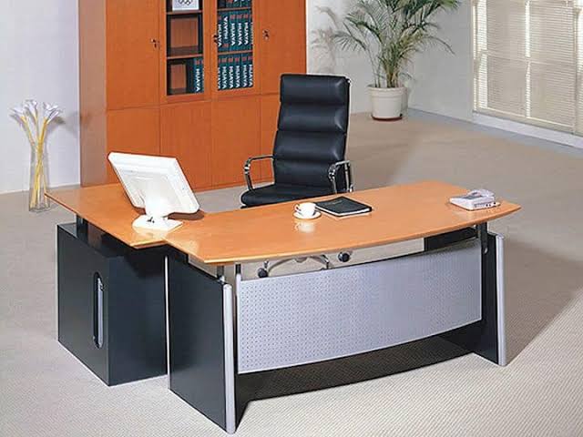 Vastu Tips For Workplace: अपने काम में पाना है तरक्की तो वर्कप्लेस के लिए follow करें ये Vastu Tips