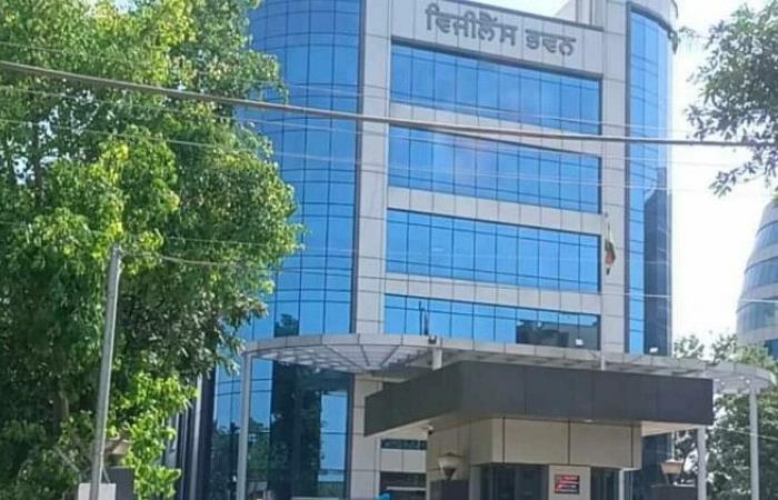 मनप्रीत बादल को लेकर Vigilance के हाथ लगी लोकेशन, अकाली दल के सीनियर नेता जरनैल सिंह वाहिद के घर विजिलेंस की रेड