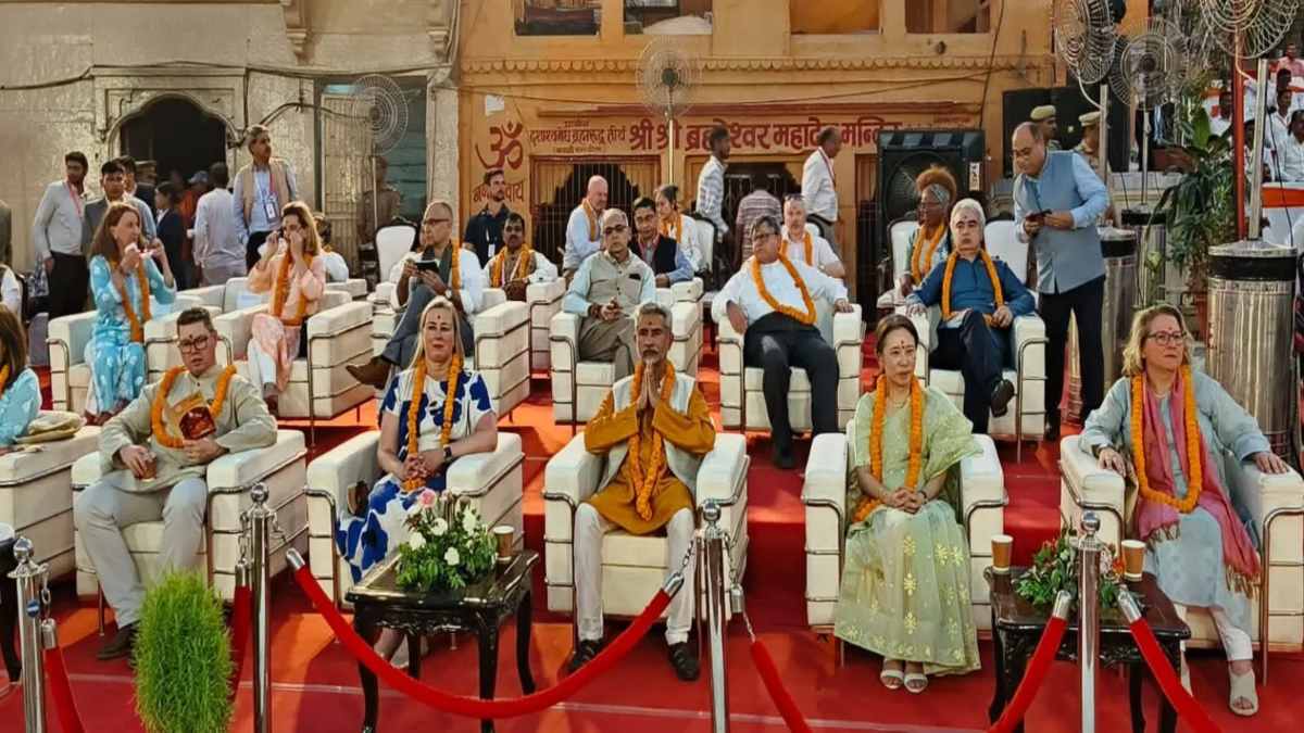 मां गंगा की महाआरती में शामिल हुए G-20 के डेलीगेट्स, रोमांचित हुए विदेशी मेहमान, देखें VIDEO