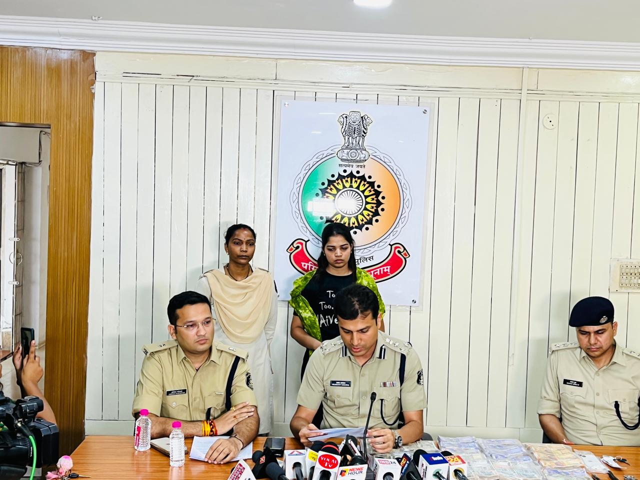Raipur News: वन विभाग में नौकरी का झांसा देने वाली श्वेता देवांगन गिरफ्तार, पुलिस की जांच में खुलासा… नौकरी लगवाने के नाम पर लिए थे पैसे