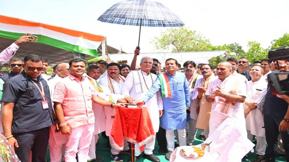 CG NEWS: CM बघेल ने जिलेवासियों को 213 करोड़ रुपये के विकास कार्यों की दी सौगात, 527 विकास कार्यों का लोकार्पण और भूमिपूजन…