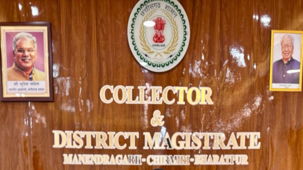 CG NEWS: अधिकारी-कर्मचारियों को सख्त हिदायत, बिना अनुमति के मुख्यालय से बाहर रहने पर होगी कड़ी कार्रवाई
