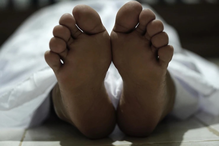 चाइनीज मांझे से कटा 12 साल के बच्चे का गला… इधर खेत में खेल रहे बच्चे को कुत्तों ने काटा, दोनों की मौत