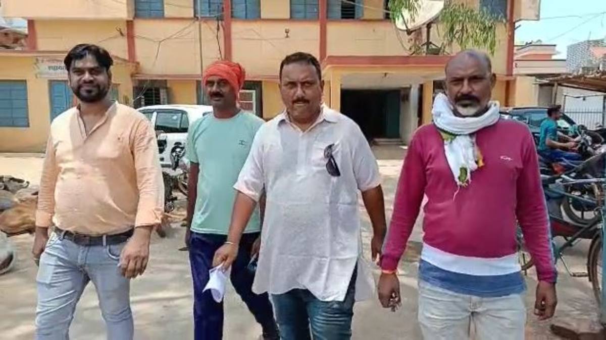 गायब हो गई राशन दुकान ? सरकारी रिकॉर्ड में दर्ज 15 दुकानों में से 10 ही संचालित, सांसद प्रतिनिधि ने की शिकायत, गलत तरीके से दुकान आवंटित करने का लगाया आरोप
