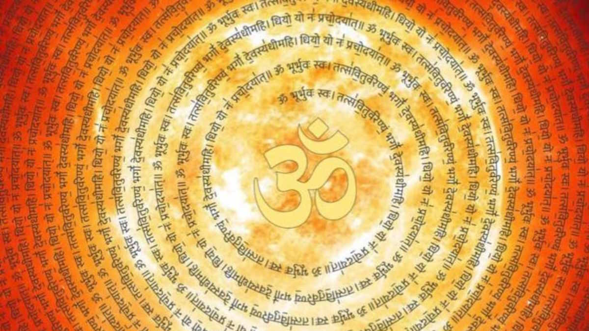 गायत्री मंत्र के जाप के लिए दोपहर का समय सबसे उत्तम, जानिए क्या है वजह…