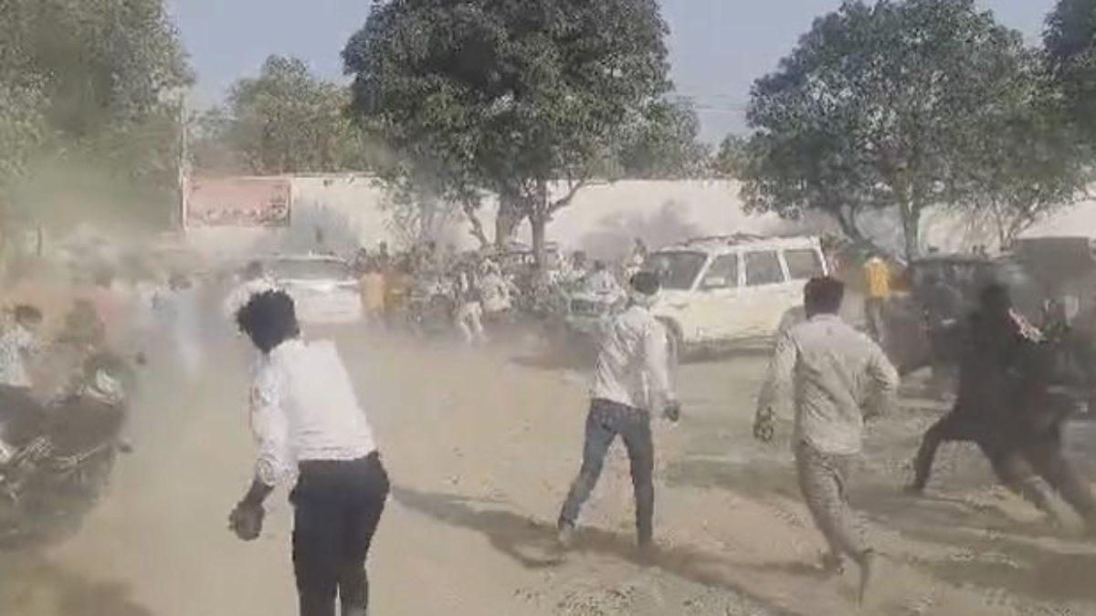 याैन शोषण के आरोपी BJP सांसद के काफिले पर पथराव, बाल-बाल बचे नेता, देखें Video