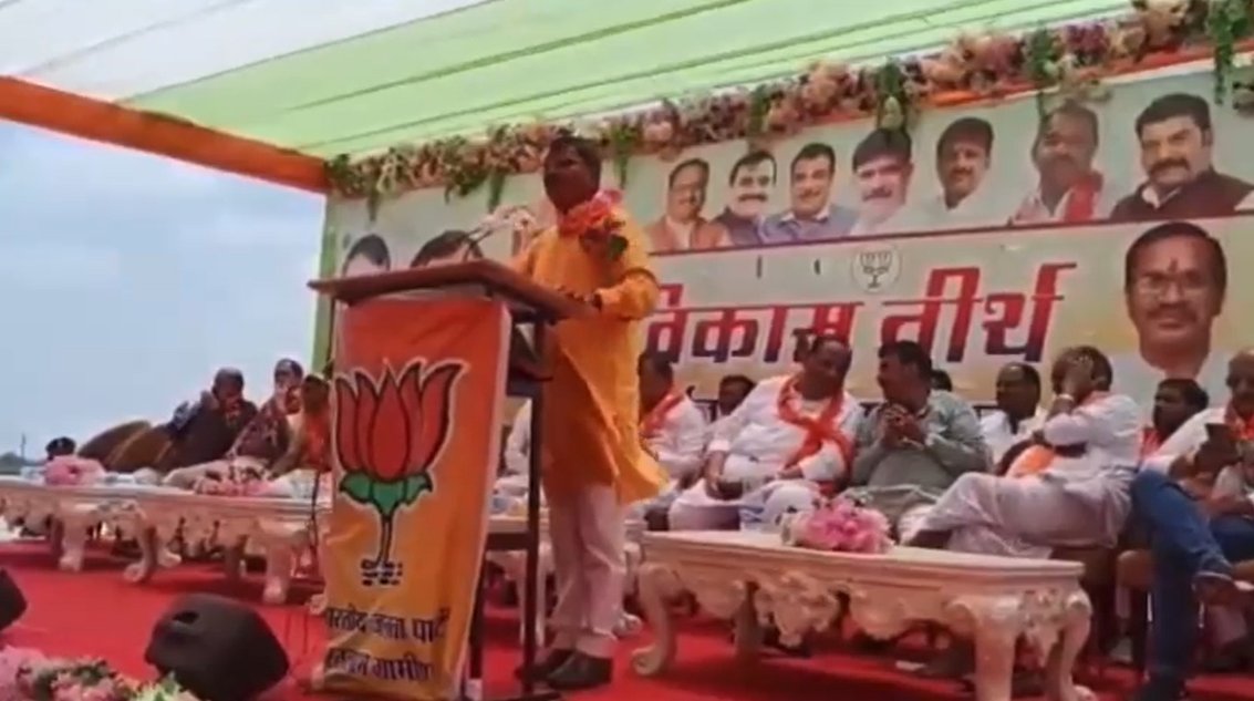 MP की सियासत में रावण की एंट्री: सांसद ने कांग्रेस को बताया रावण की पार्टी, कांग्रेस बोली- BJP नेताओं के पाप का घड़ा भर चुका