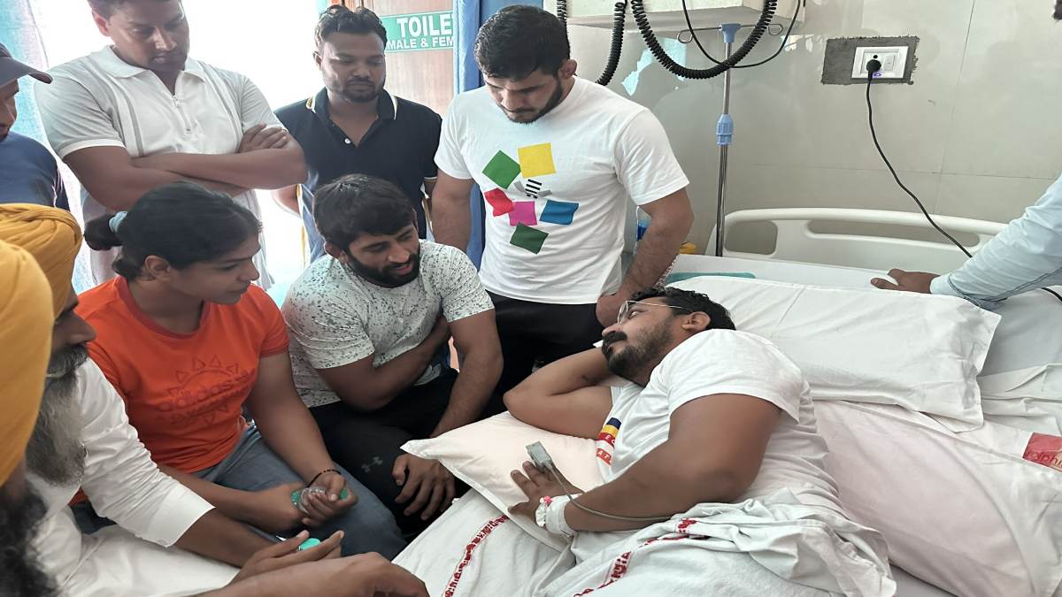 पहलवान साक्षी मलिक और बजरंग पुनिया पहुंचे सहारनपुर, अस्पताल में चंद्रशेखर आजाद का जाना हाल