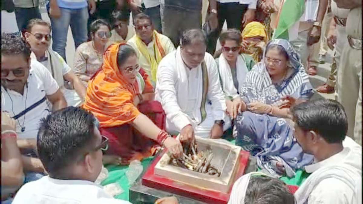 पूर्व मंत्री के बयान पर भड़के कांग्रेसी, अजय चंद्राकर की सद्बुद्धि के लिए किया यज्ञ